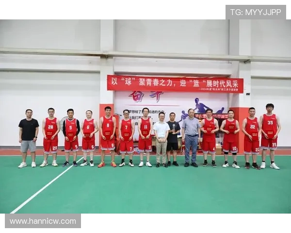 以篮球为纽带探索团队合作与青春拼搏精神的力量