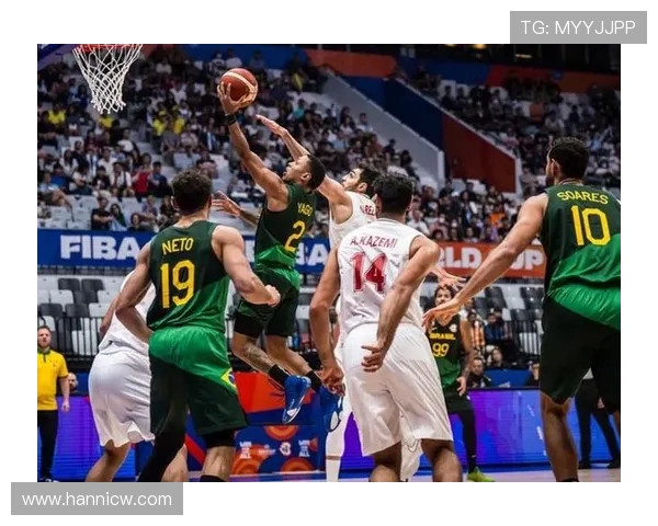 中国男篮与巴西队激烈冲突引发群殴赛场混乱球迷反响热烈